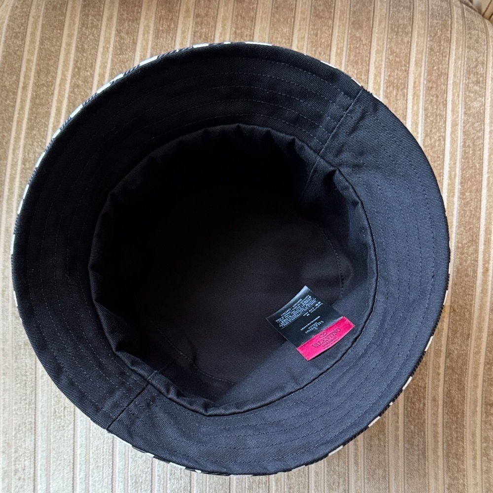 Valentino Garavani Black and White Geometric Hat - Picture 5 of 6